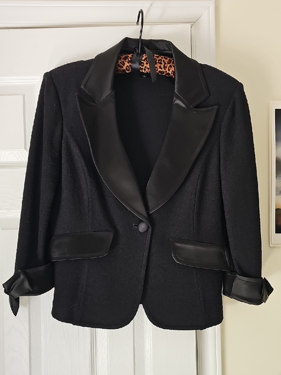 St. John Other - St. John Classic Feminine Tux Suit with Satin Trim